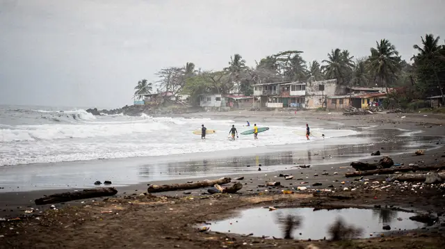 Tamarindo surf: learn and practice surfing