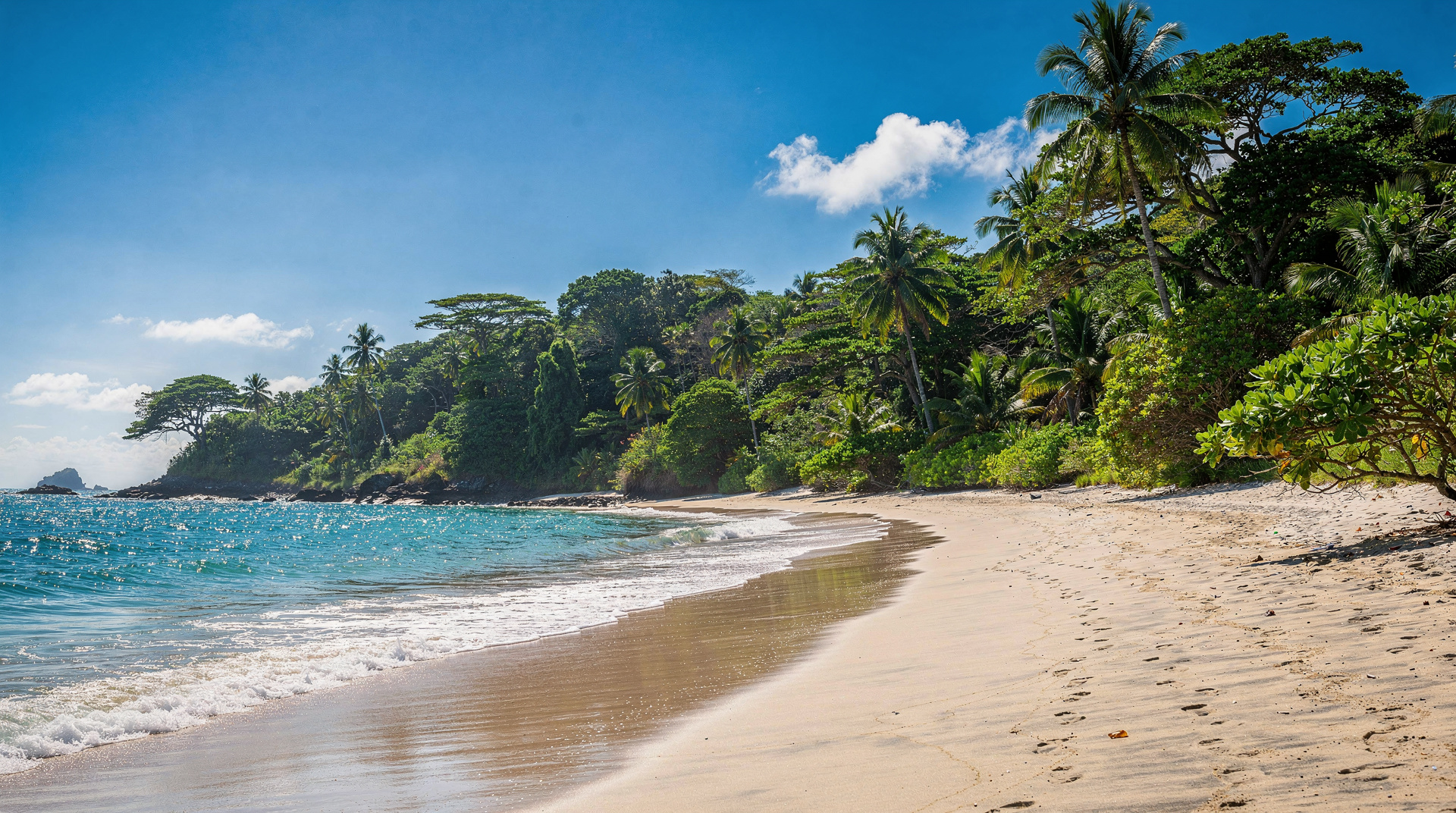July weather in Costa Rica: green season with a twist